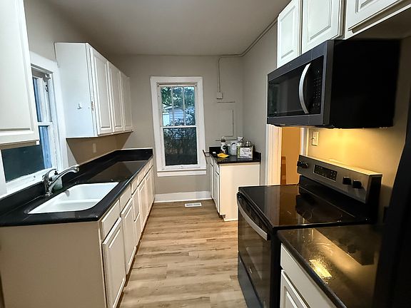 3rd image of 733 Gracey Ave