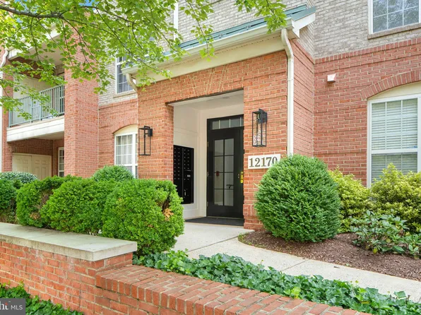 12170 Abington Hall Pl APT 201, Reston, VA 20190