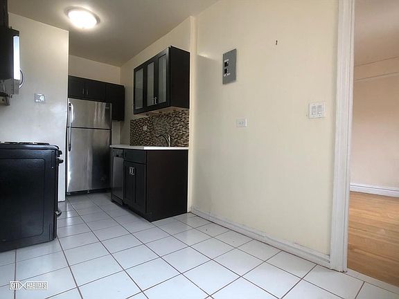 5th image of 220 Cabrini Blvd APT 6B