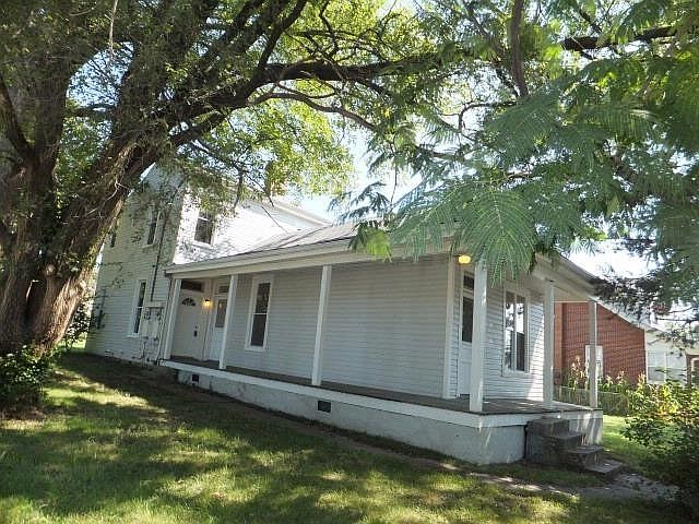 2nd image of 203 W Tenny Ave