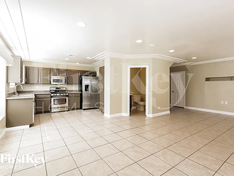 4512 Powell Point Way — Photo 5