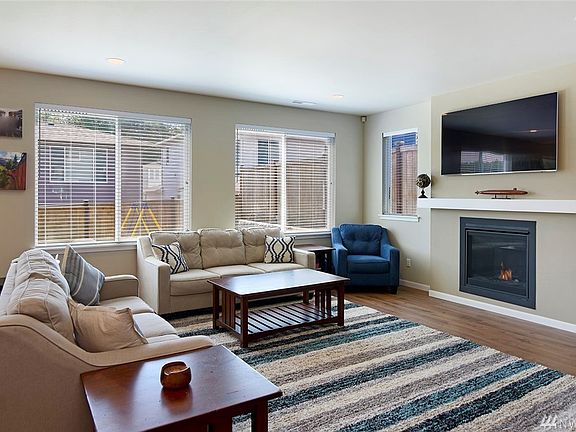 3rd image of 2431 NE Boulderstone Ct