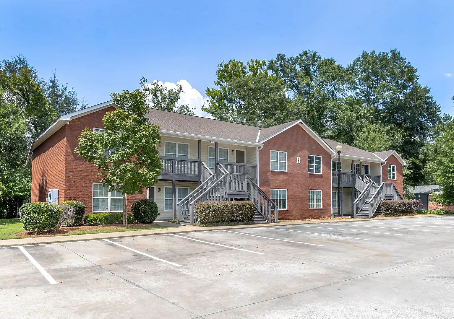 Crystal Park Apartments - Total Electric 2 Bedroom / 2 Bathroom Apartment in Northeast Columbus — Photo 2