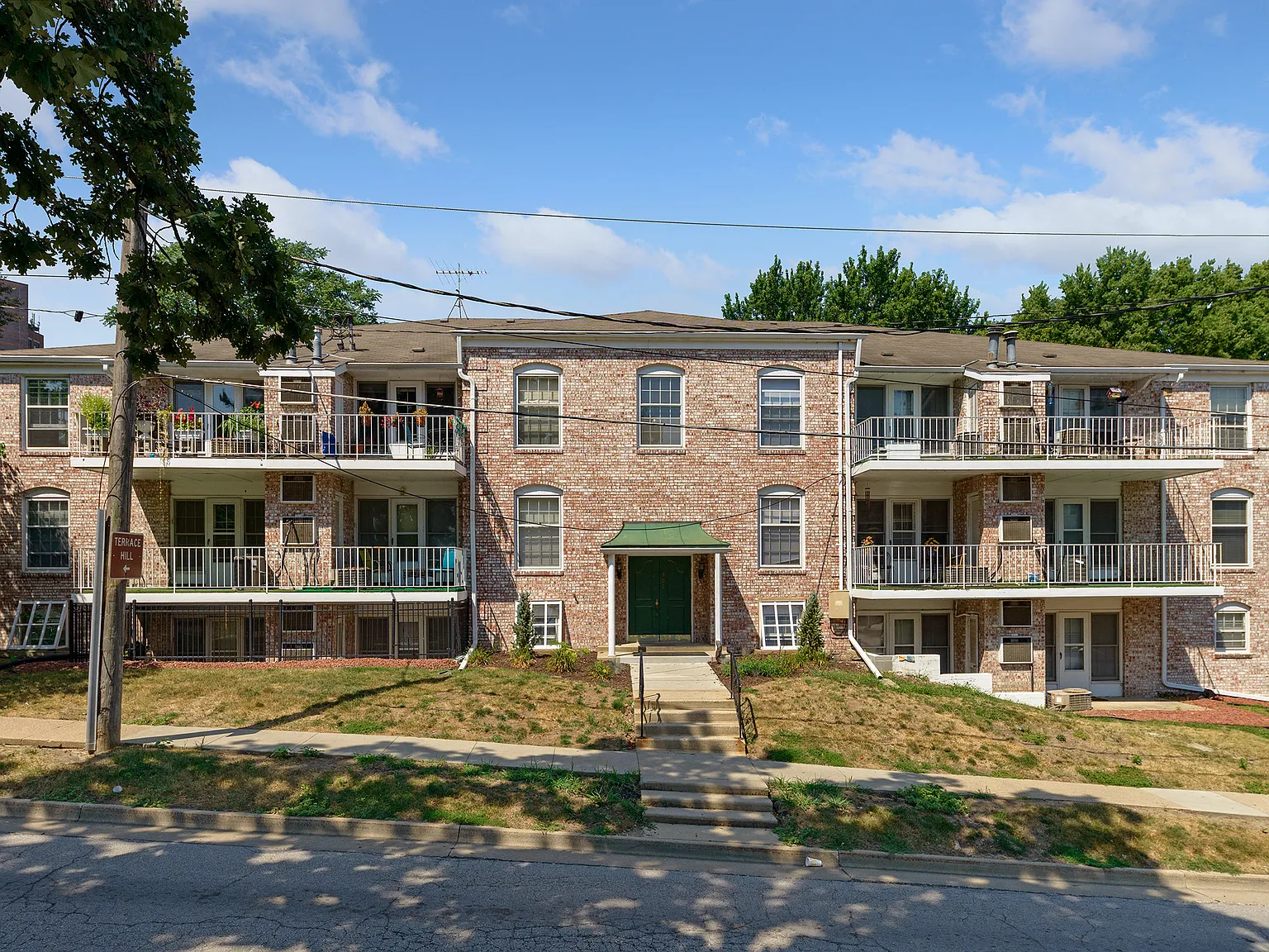 The 31st Street Apartments — Photo 2