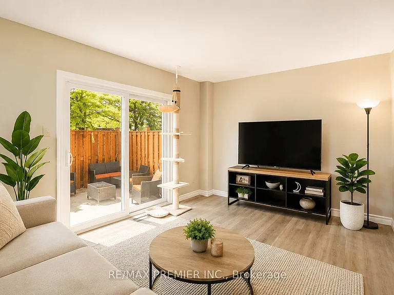 476 Kingscourt Dr #10 — Photo 3