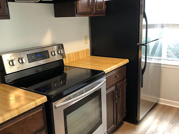 2nd image of 305 Charles St