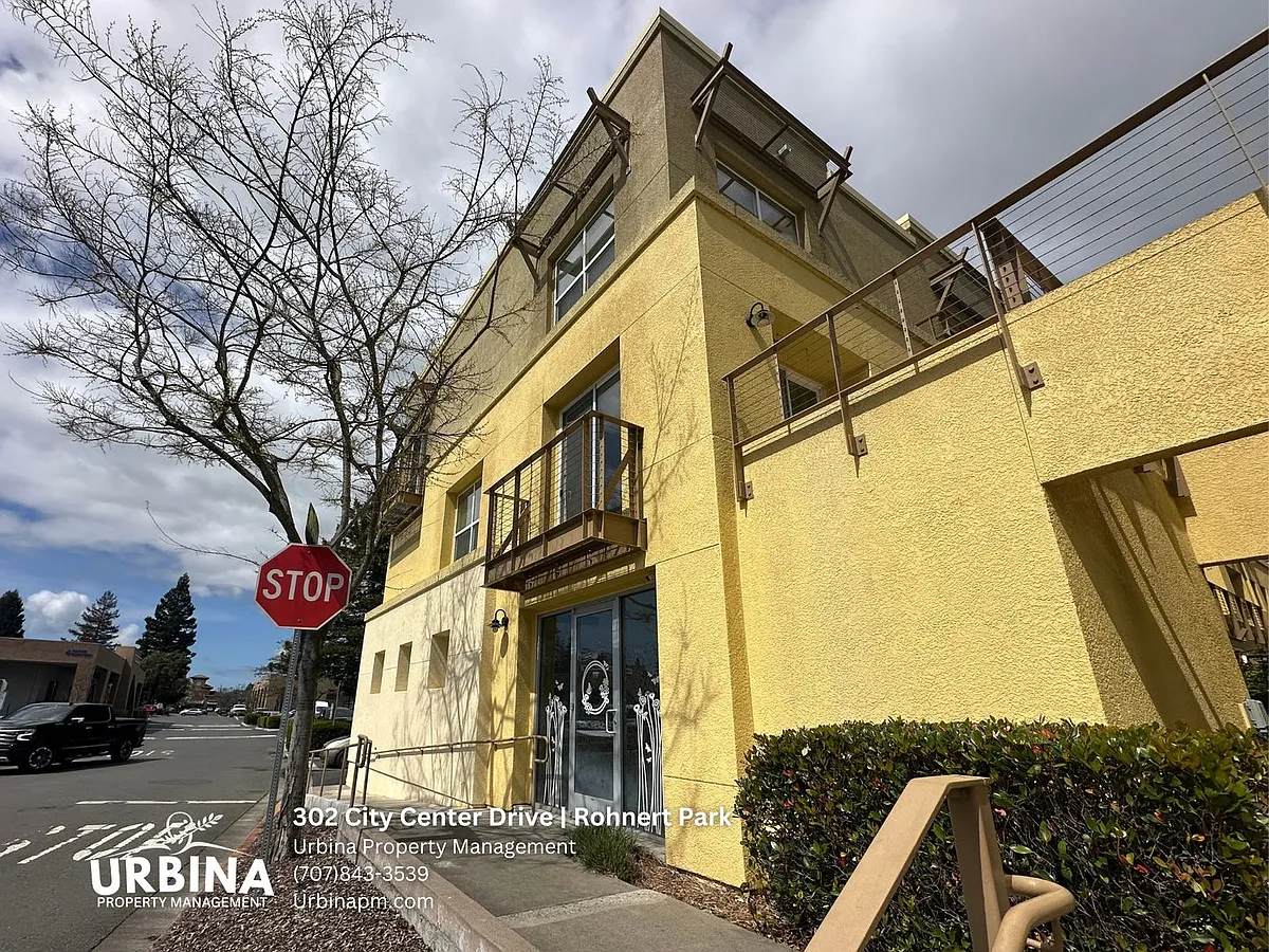 Building Photo - 302 City Center Dr