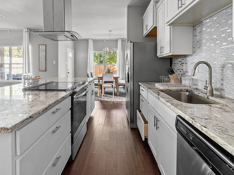 2447 Wilton Ave — Photo 10