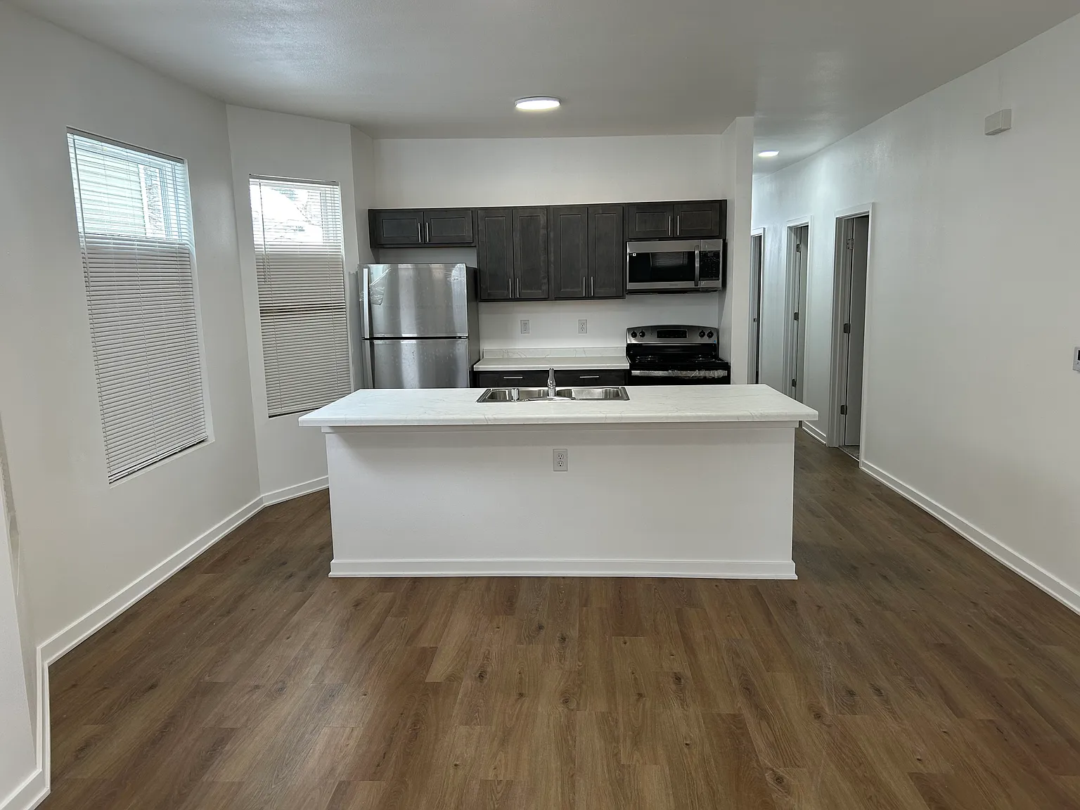 3431 N Vel R Phillips Ave — Photo 4