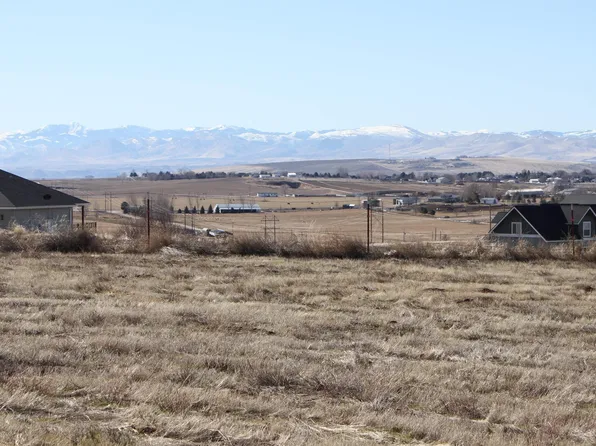 8053 Summit Ridge Dr, Nampa, ID 83686