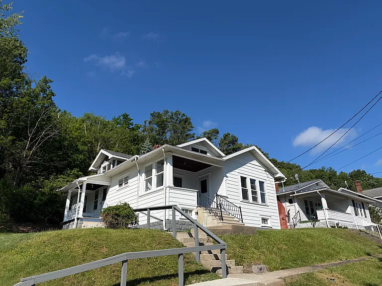 2719 Jefferson St — Photo 3