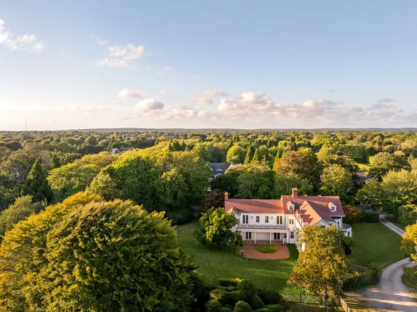 348 Wickapogue Rd, Southampton, NY 11968