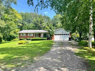 450 N Bay Mid County Line Rd, Midland, MI 48642