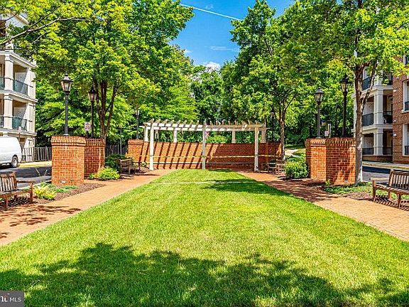 2nd image of 2907 Saintsbury Plz APT 302