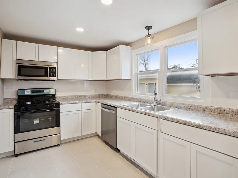 805 E 1st Ave — Photo 8