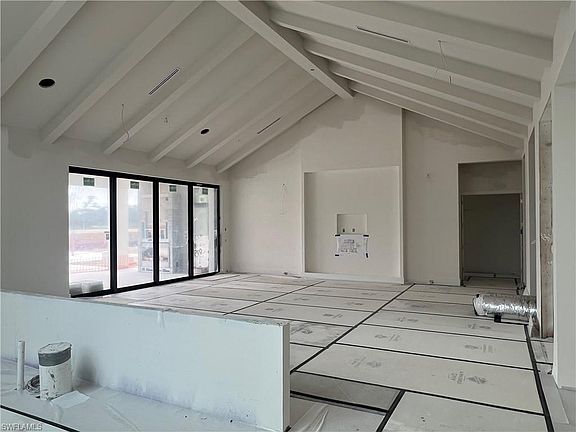 5th image of 948 Chimney Rock RD