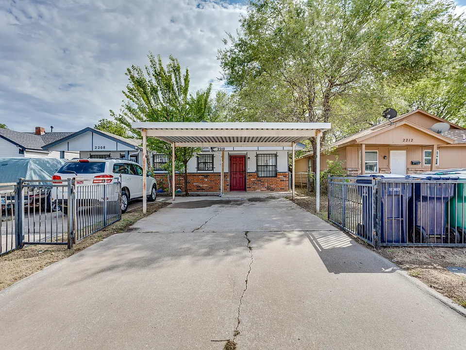2210 SW 30th St
