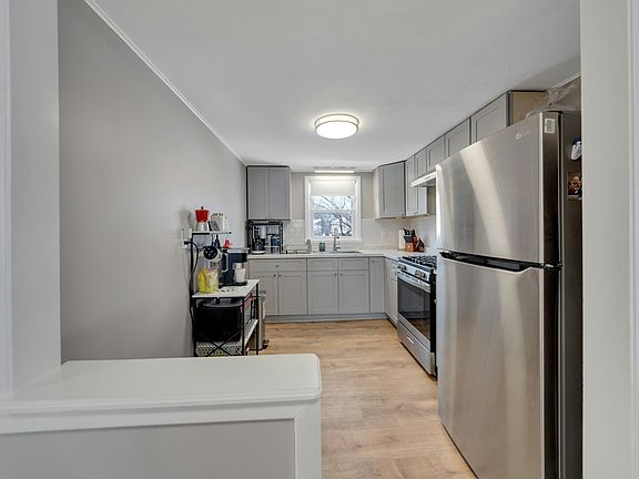 4th image of 61 Christina St Floor 2