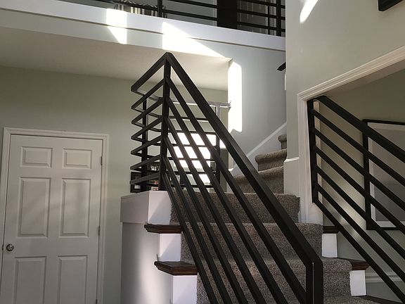 3rd image of 121 Tall Pine Dr