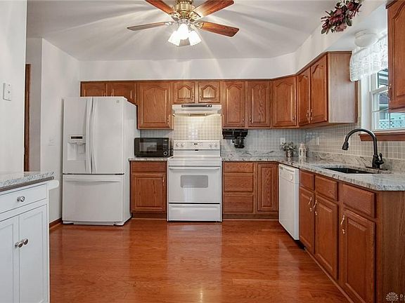 4th image of 2921 Acorn Dr