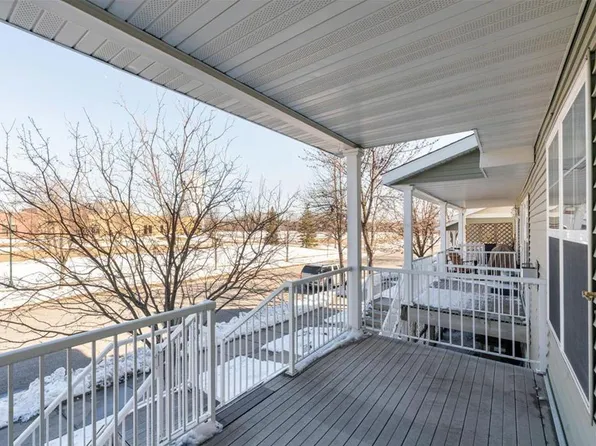 2856 Clover Ridge Dr, Chaska, MN 55318