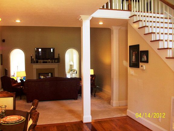 5th image of 392 Barnsley Dr