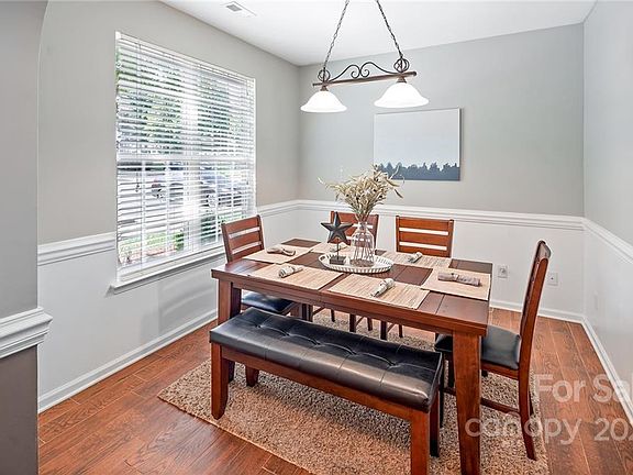 4th image of 8218 Chaceview Ct