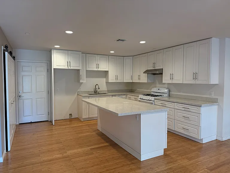 130 N Lincoln Ave — Photo 5