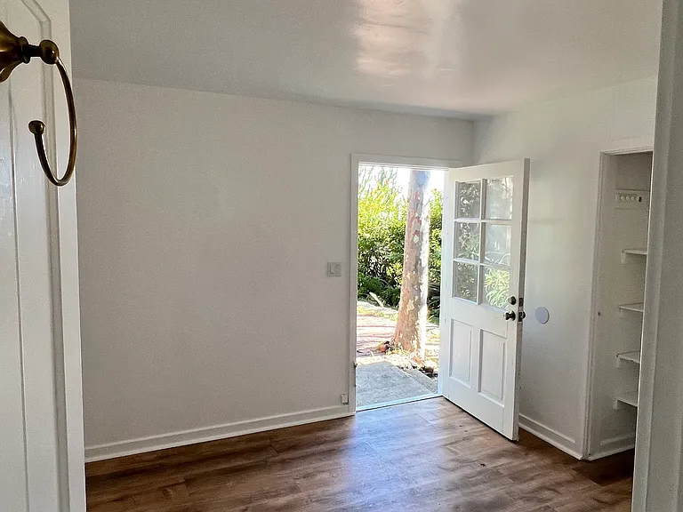 2200 S Coast Highway D.5 — Photo 2