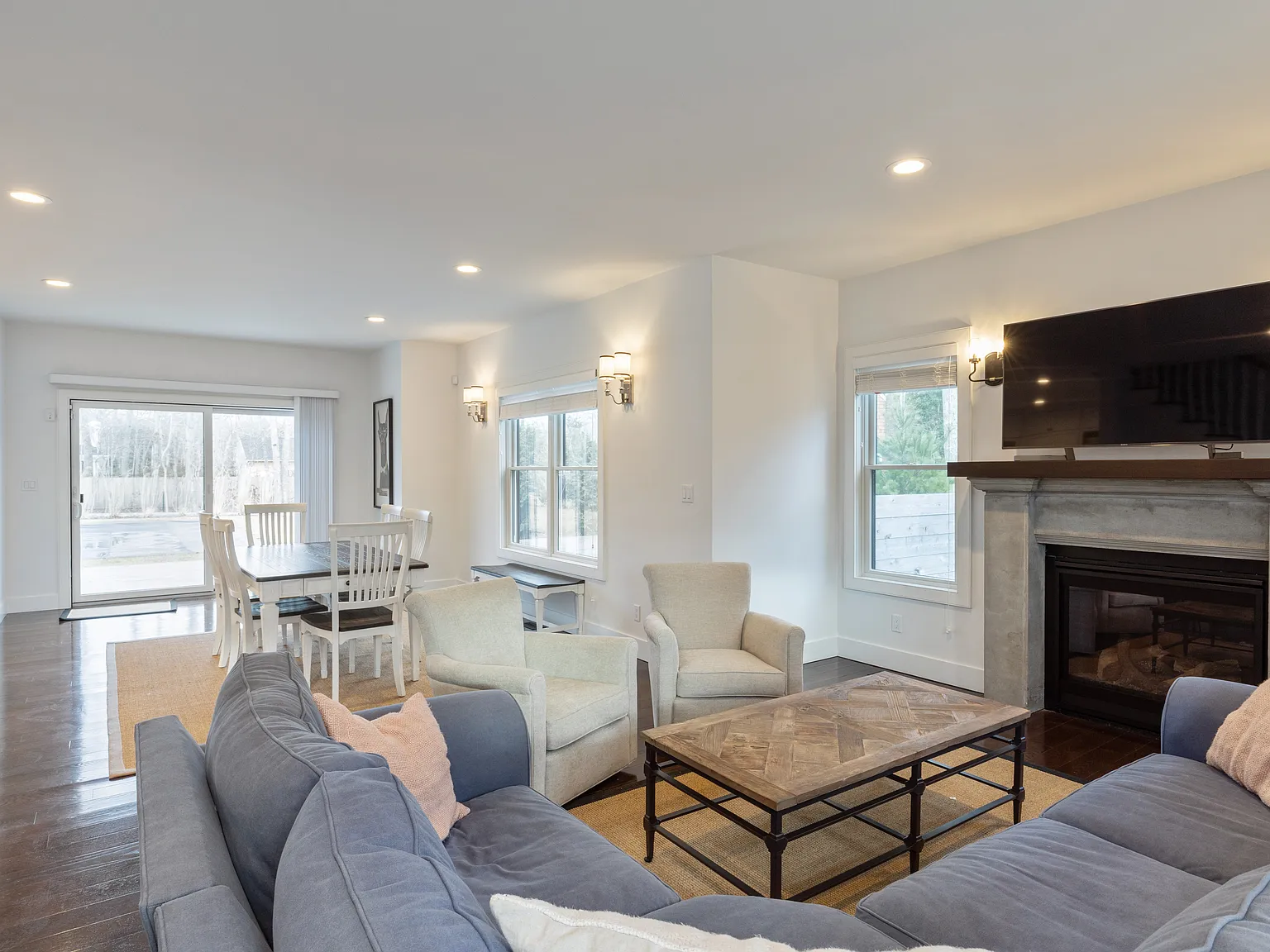 New Modern Construction East Hampton Retreat — Photo 4