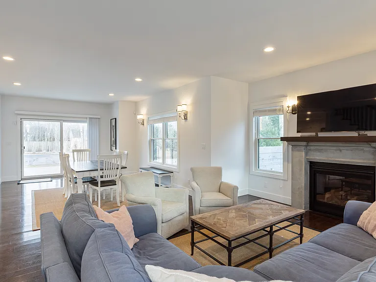 80 Sycamore Dr — Photo 4
