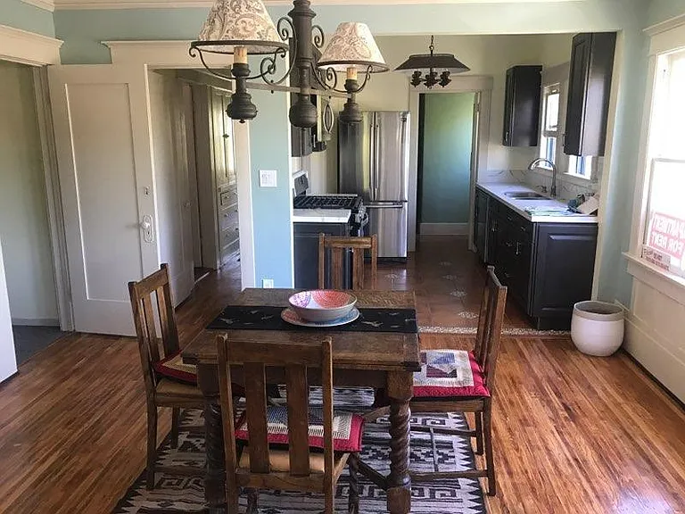 2703 Kenwood Ave — Photo 4