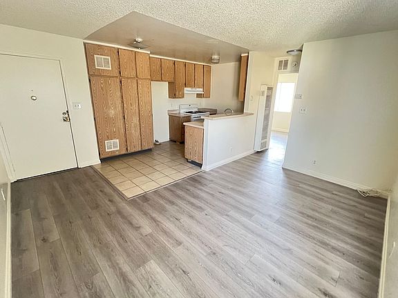 5th image of 1620 Bridge St APT 8