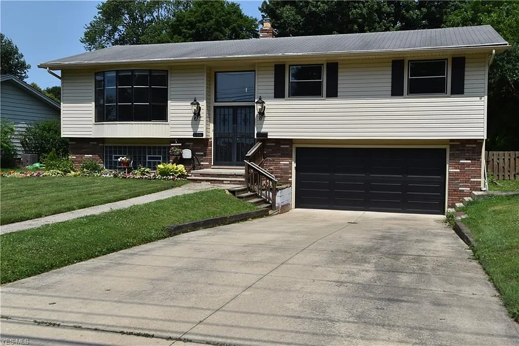 21044 Mastick Rd photo 1