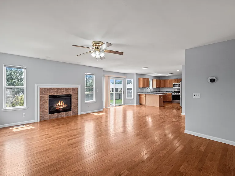 1254 Hartland St — Photo 12