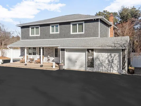 1120 Carlls Straight Path, Dix Hills, NY 11746