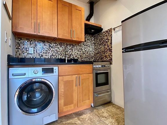 4th image of 146 W 120th St #8B