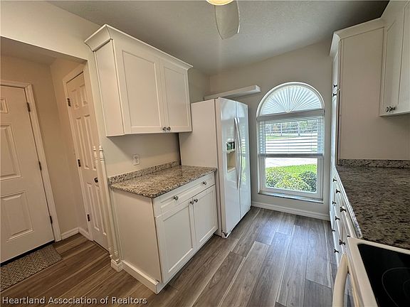 5th image of 801 Chelsee Way