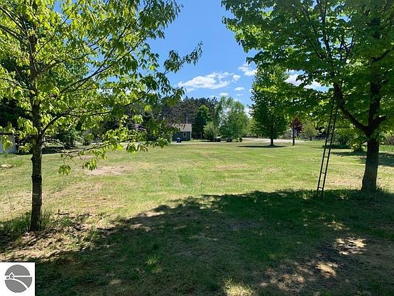 5th image of 2040 W Needle Dr