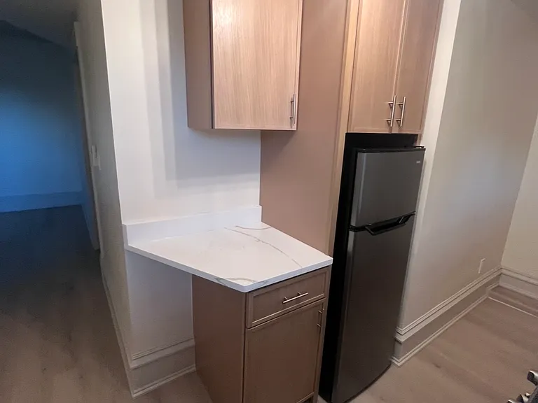 839 N Church St #1E — Photo 5