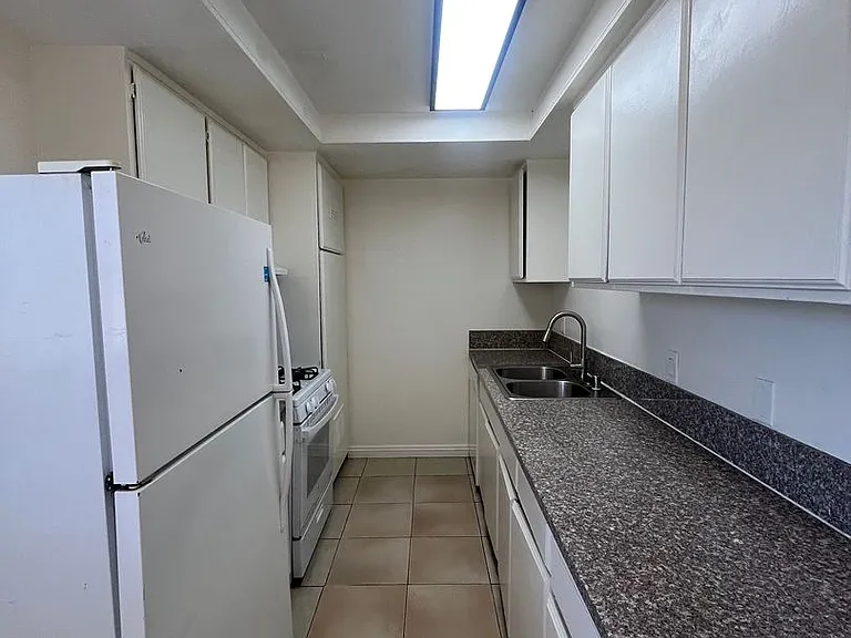 Casa Buena Apartments — Photo 10