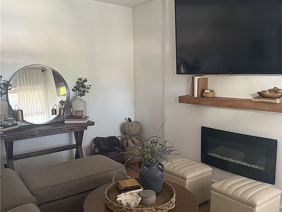 5th image of 326 E Canyon Blvd