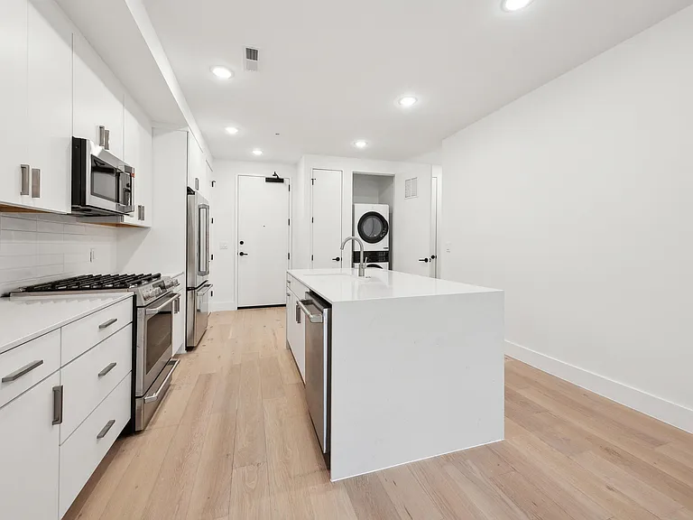29 Enterprise St #106 — Photo 4