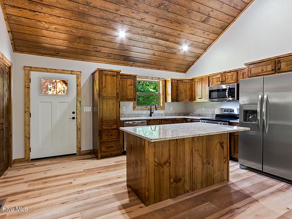 4th image of 56 Oak Knob Drive