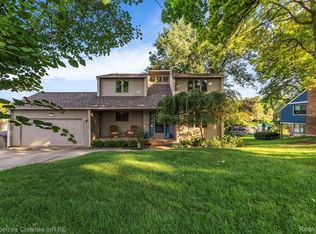 3935 Pitt Rd, Waterford, MI 48328