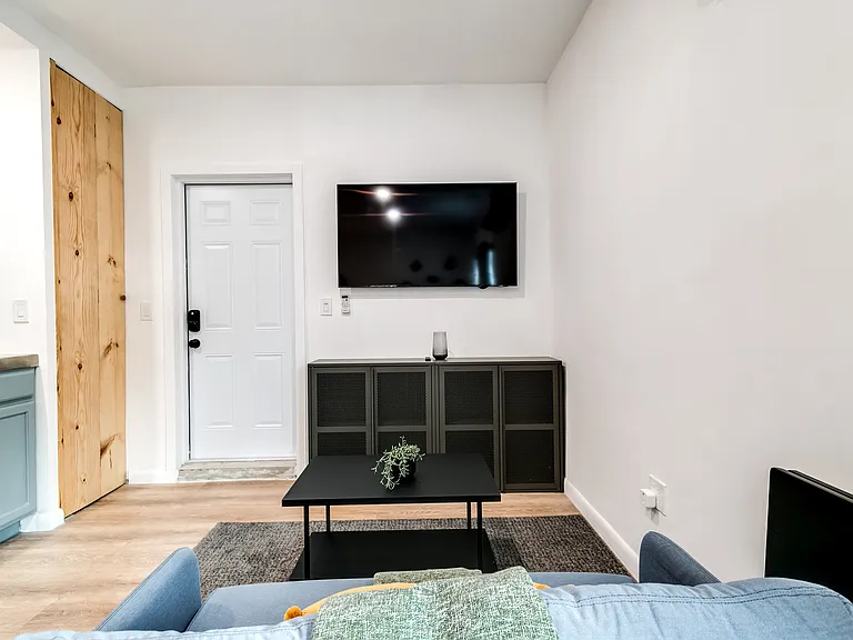1734 SW 23rd St #1 — Photo 8