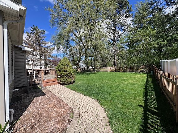 3rd image of 340 Greenview Dr