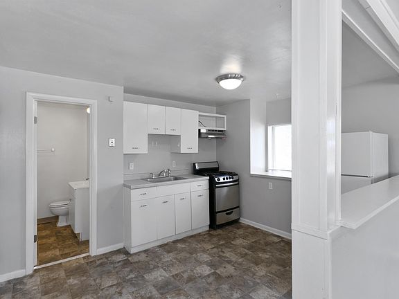 3rd image of 2807 Merriam Ln APT 4