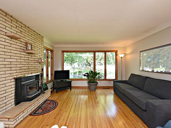 4th image of 1234 Bellows St