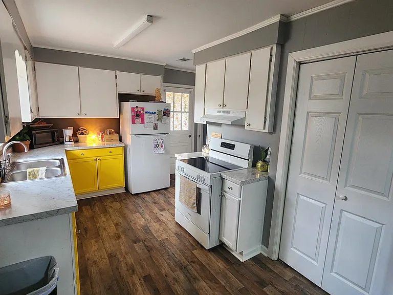 313 Vienna St — Photo 15